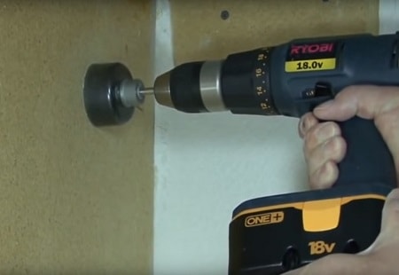 faire un trou pour les tuyaux