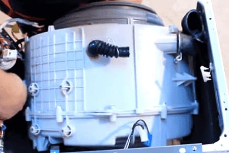 Retrait du réservoir du lave-linge