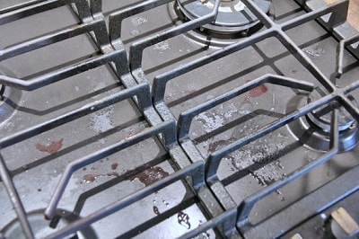 comment nettoyer la grille de la cuisinière à gaz