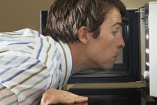éliminer l'odeur du micro-ondes