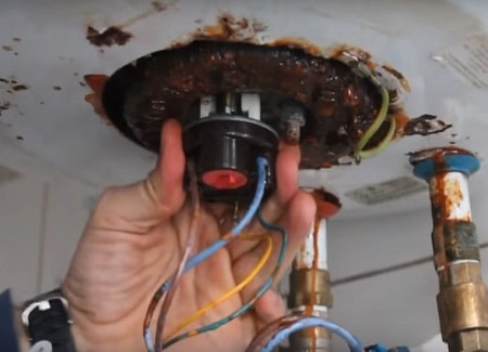 Le chauffe-eau Ariston dégoulinait quoi faire