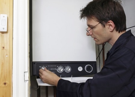 Nous remplissons le système de chauffage avec de l'eau